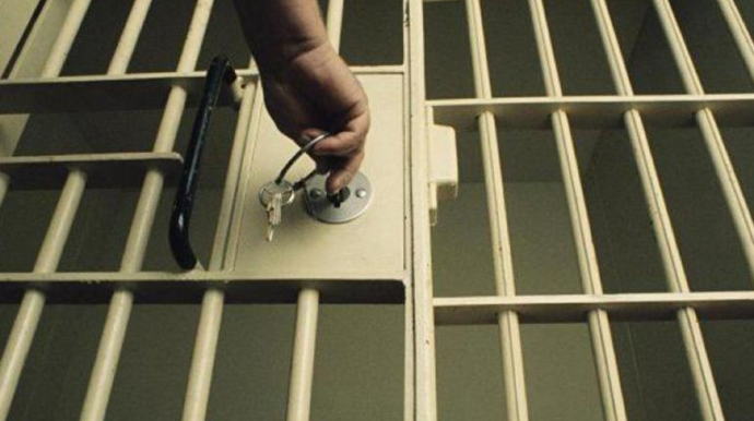 Həbsxanalara xəbərdarlıqsız daxil ola bilən şəxslərin siyahısında dəyişiklik edildi 