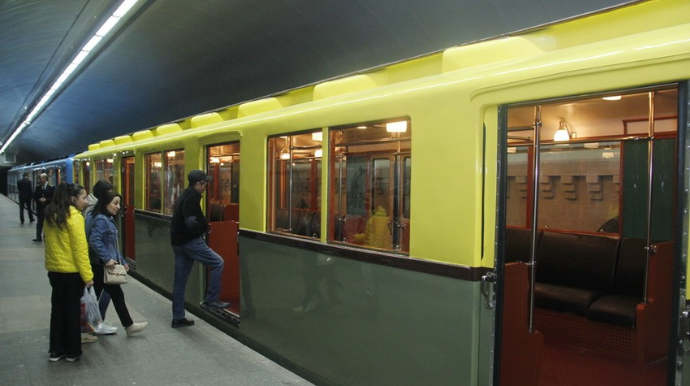 Bakı metrosunda retro vaqonlar nümayiş etdirilir  - FOTO