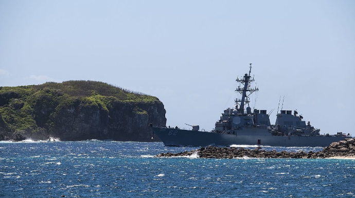 ABŞ hərbi gəmisi Qırmızı dənizdə hücuma məruz qalıb