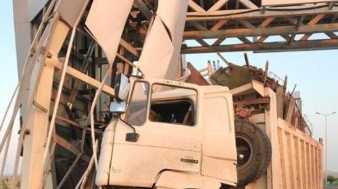 Bakıda dəhşətli qəza: meyiti əzilmiş maşından güclə çıxartdılar