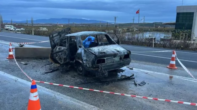 Hərəkətdə olan avtomobil alışdı:  yaşlı ər-arvad yanaraq öldü  - FOTO