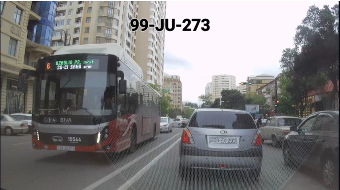 "BakuBus" sürücüsü sərnişin daşıyır, yoxsa onların həyatı ilə oynayır?  - VİDEO