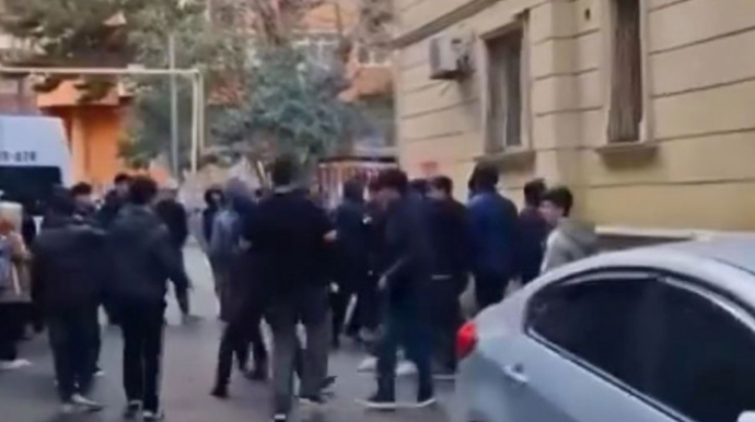 Xırdalanda yeniyetmə döyüldü - Polis araşdırmalara başladı - VİDEO 