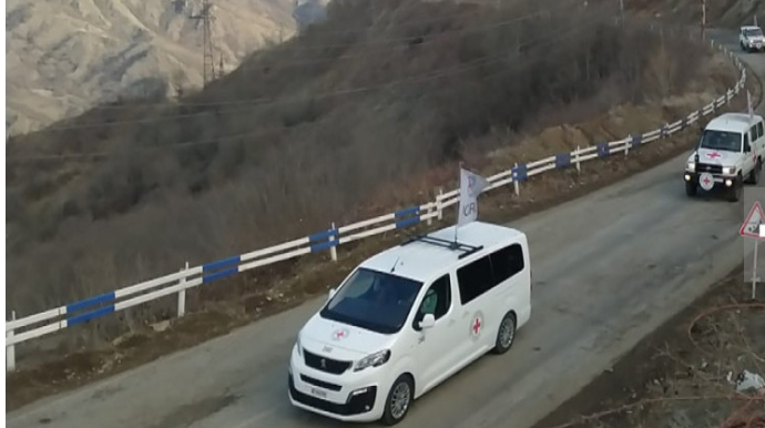 Laçın-Xankəndi yolundan BQXK-nın avtomobilləri keçib - FOTO 