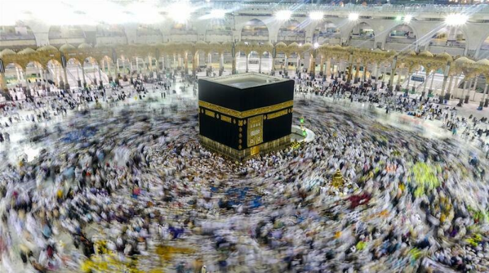 Kəbə tarixində İLK:  Zəvvarlara robotlar xidmət edəcək