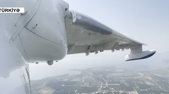 Azərbaycanın amfibiya təyyarəsi Türkiyədə yanğını belə söndürür - VİDEO