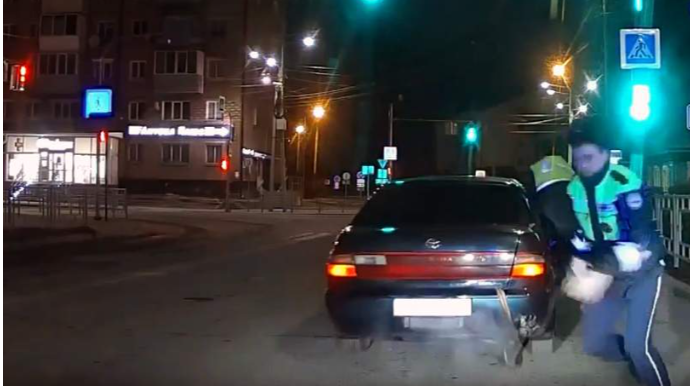 Yol polisini avtomobillə 300 metr sürüyən sərxoş sürücü saxlanıldı – 6 protokol tərtib edildi - VİDEO 
