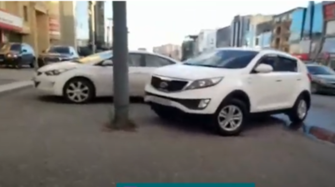 Bu küçədə səki və avtobus zolaqları tam zəbt olunub:  qurumlar hara baxır?  - VİDEO