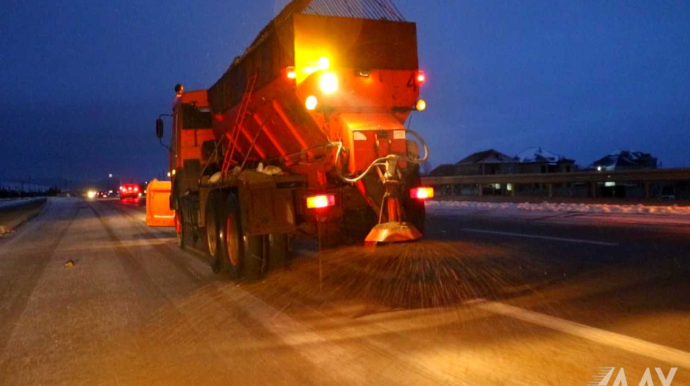  Gecə boyu və səhər saatlarında problemli yollar nəzarətdə saxlanılıb - VİDEO 