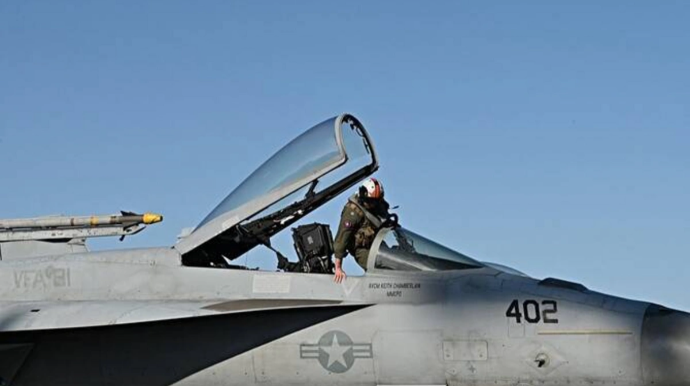 ABŞ Fars körfəzindəki ən böyük bazasından aviasiyasını təxliyə etdi