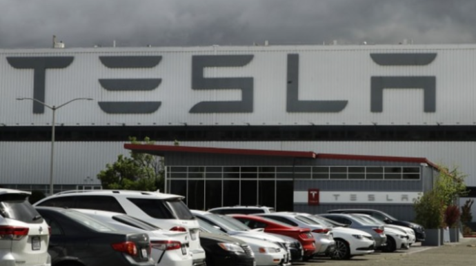 Tesla отзывает почти 16 тыс. авто из-за проблем с ремнями безопасности