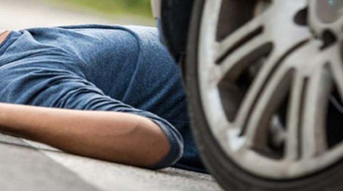 Gəncədə 19 yaşlı oğlanı maşın vurdu