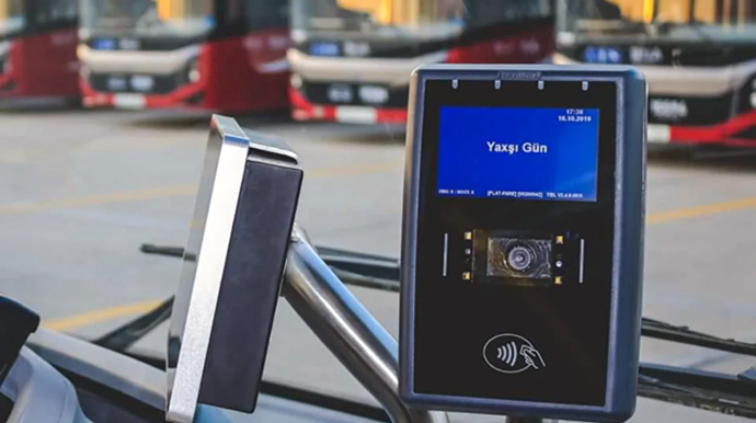 В Баку еще на одном из автобусных маршрутов вводят безналичную оплату 