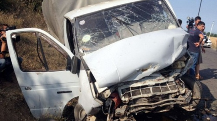 Yevlaxda yük avtomobilləri toqquşub, ağır xəsarət alan var 