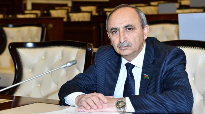 Azərbaycanda deputata mənzil hədiyyə edildi