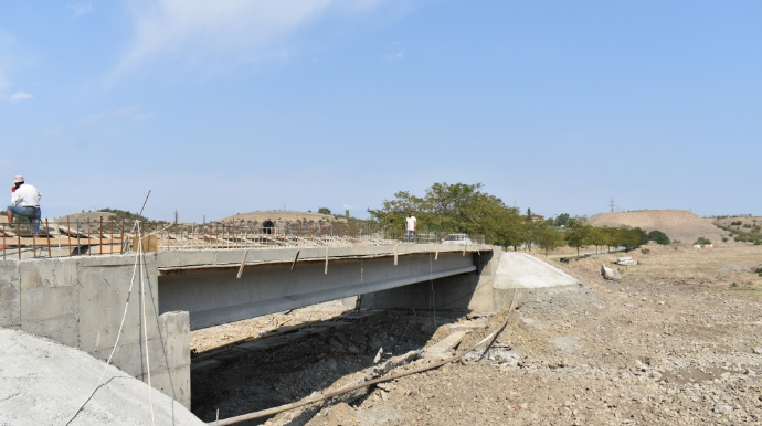 Sel zamanı dağılan avtomobil körpüsü yenidən qurulur - VİDEO