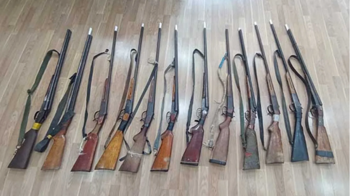 Polis qanunsuz saxlanılan 14 tüfəng aşkarladı