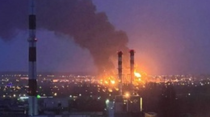 Ukrayna helikopterləri Rusiyaya girib neft bazasını vurdu - VİDEO 