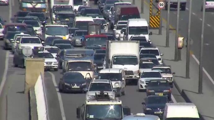 Ziya Bünyadov prospektində qəza; yolda sıxlıq yaranıb - FOTO