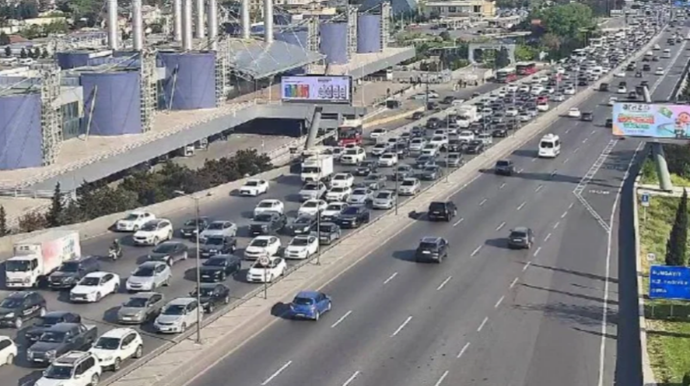 Bakının bir sıra yollarında tıxac yarandı 