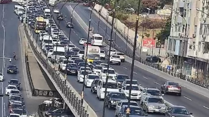 Bakının bir sıra yollarında sıxlıq var - SİYAHI