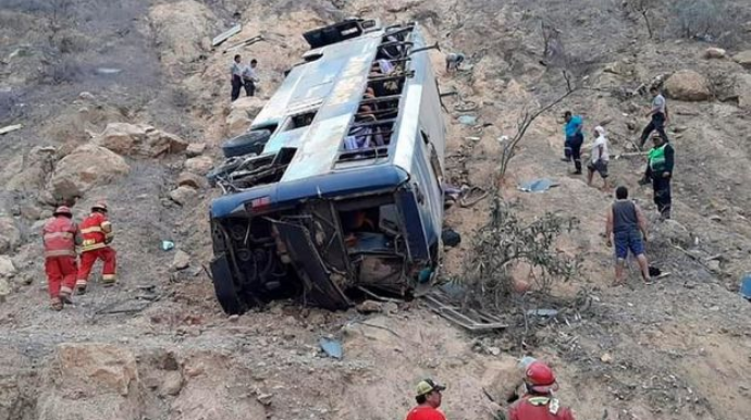 Peruda avtobus dərəyə aşdı: 29 nəfər öldü 