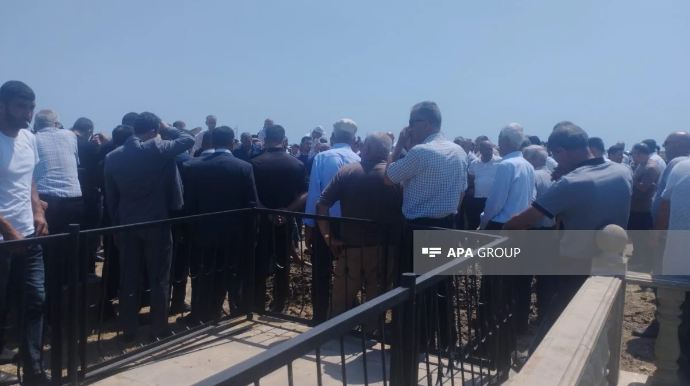 Azov dənizində PUA hücumunda həlak olan gəmi kapitanı Neftçalada dəfn olunub - FOTO