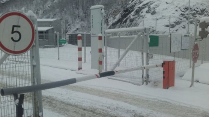 Военно-Грузинскую дорогу закрыли для большегрузов из-за снегопада