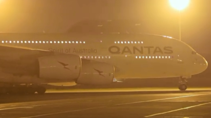 Bakıya daha bir "Airbus 380" təyyarəsi gəldi   - VİDEO