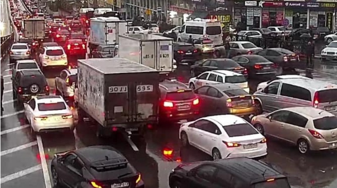 Bakıda sıxlıq olan yollar açıqlanıb 