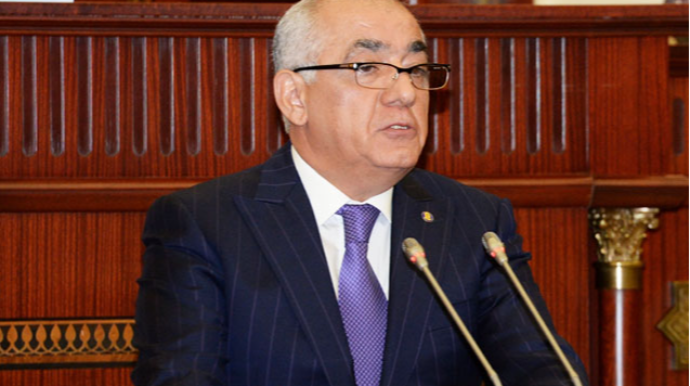 Baş nazir və hökumət üzvləri parlamentdə 