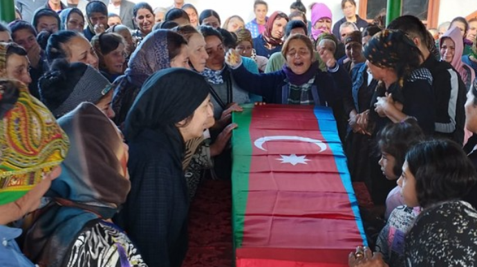 Yol qəzasında həlak olan hərbçi ilə vida mərasimi keçirilir 