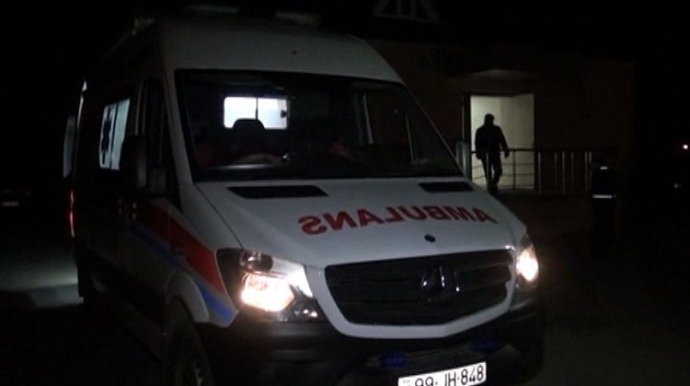 Paytaxt sakini boğazından bıçaqlanıb