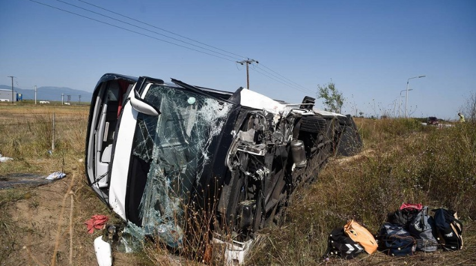 Yunanıstanda avtobusla minik avtomobili toqquşdu, ölənlər var 