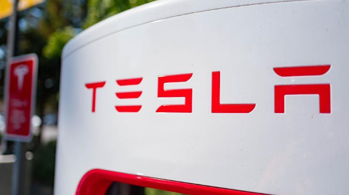 “Tesla”ın bazar dəyəri Detroyt 3-lüyünü üstələyib