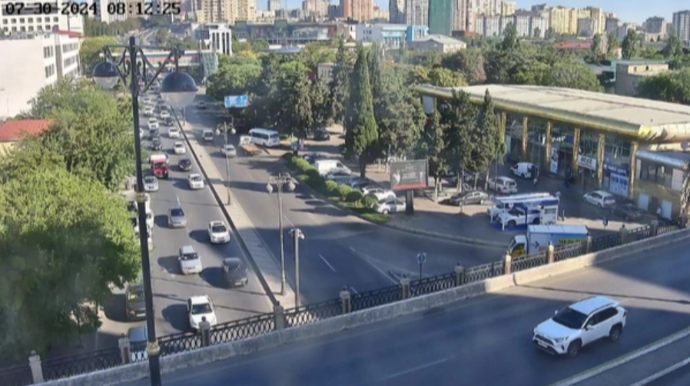 На каких улицах Баку 30 июля наблюдаются транспортные заторы? 