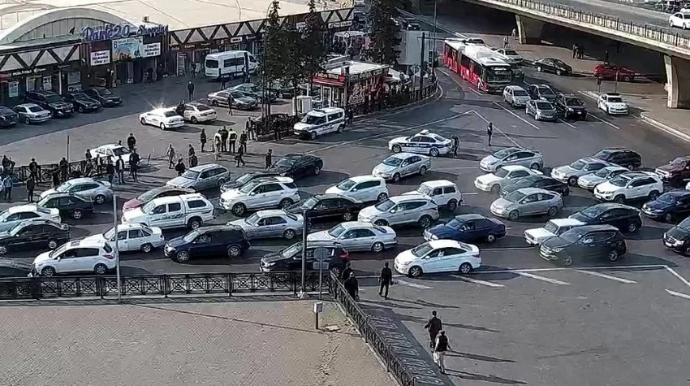 Bakının bir sıra yollarında tıxac yaranıb - SİYAHI   