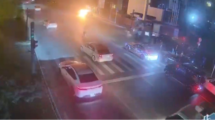 Bakıda hərəkətdə olan avtomobildə yanğın baş verdi - ANBAAN VİDEO 