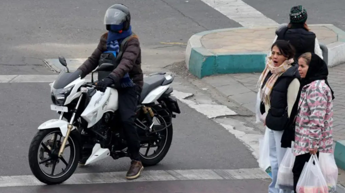 Qadınlara motosiklet sürməyə icazə verdilər 