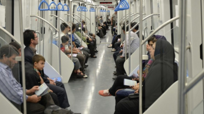 Tehranda metro stansiyasında etiraz aksiyası keçirilib