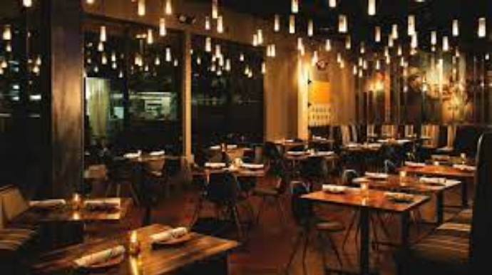 Hüquqşünas:  “Polislər kafedə karantini pozanları narahat etməməlidir”   - VİDEO