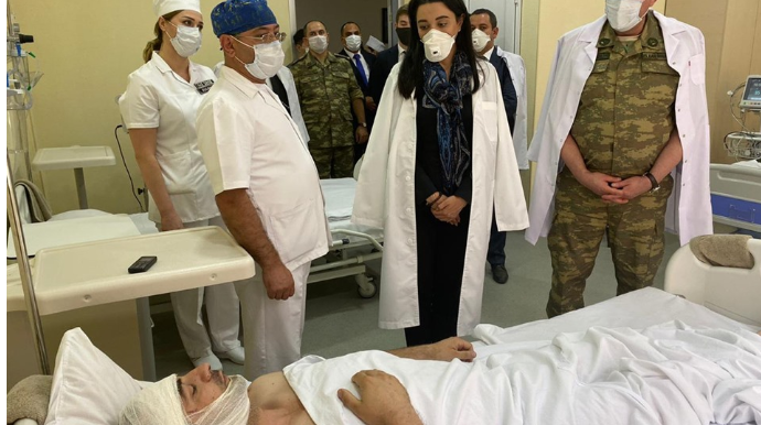 Ombudsman yaralı hərbçilərlə görüşdü - FOTO