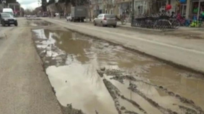 Yolu qazdılar, asfaltlamağı unutdular - FOTO 