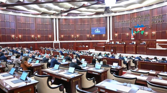 Milli Məclisin iclası başladı 