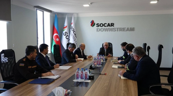 Əli Əsədov Neft Emalı Zavodunda əməliyyat müşavirəsi keçirdi - FOTO