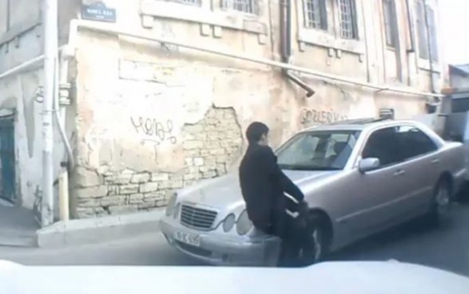 Bakıda evakuator kobudluğu - VİDEO