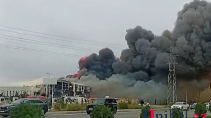 Bakıda anbarda güclü yanğın başladı - VİDEO  - YENİLƏNİB