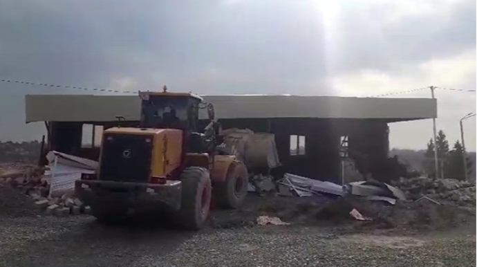 Tərtərdə qanunsuz tikili söküldü - VİDEO