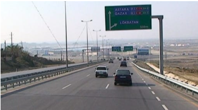 Bakının bu yolunda qəzaya düşən avtomobillər yoxa çıxır - DƏHŞƏTLİ FAKT  - VİDEO