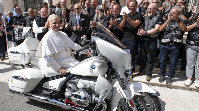 Мотоцикл Папы Римского ушел с молотка